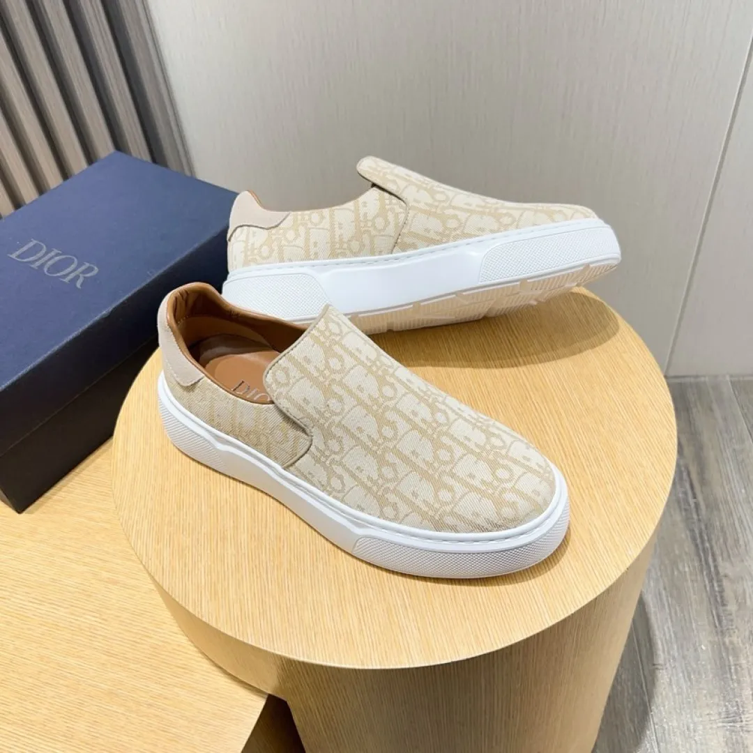 Men's men's shoes💰P380💰[DIOR] Dior's new slip-on shoes🆕Exclusive hot-selling items✨Very comfortable on the feet, fine workmanship Material: Original fabric➕High-quality sheepskin lining + original wear-resistant outsole👍🏻Features: High-end and comfortable, purely handmade to create the perfect shoe that suits you best. Number of yards: 38–45